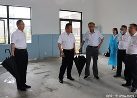 麻城市委书记汪国兵率市委市政府领导视察一中新校区